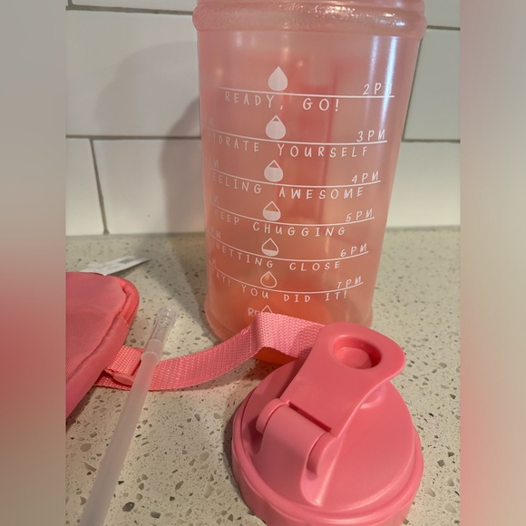Waterbottle with pocket and straw. Count down all day lines! - Picture 2 of 4